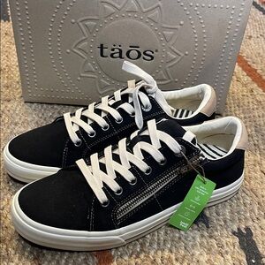 Taos Z Soul Sneaker Black and White Sneaker NIB